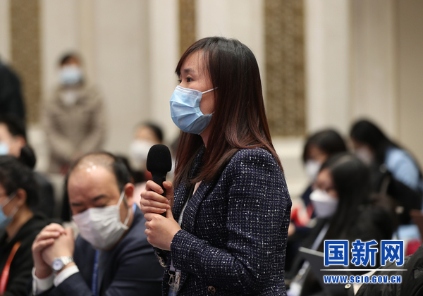 中央广播电视总台央视记者提问(焦非 摄)